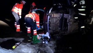 Východ potrápila poľadovica. Udržať sa na nohách mali problém aj záchranári