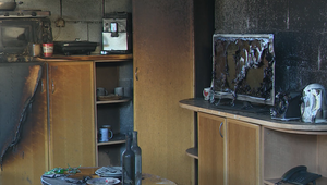 Oheň pod lupou: Zisťovatelia požiarov trénujú v realistických podmienkach