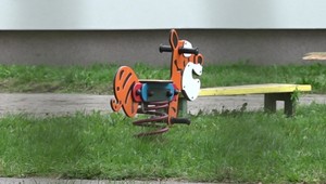 Muž onanoval pri materskej škole. Hrozia mu 3 roky väzenia