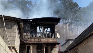 Poplach v dedine pri Košiciach: Požiar zachvátil štyri príbytky