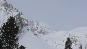 Doteraz mali snehu málo, teraz sa situácia zmenila. V Tatrách platí štvrtý lavínový stupeň