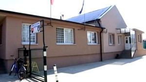 Otcovi sa nepozdávala výška sociálnych dávok, deti nechal na úrade