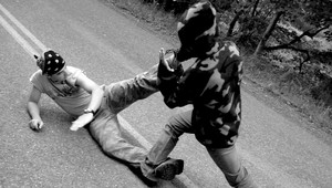 Agresívny expriateľ. Za brutálny útok mu hrozia 3 roky