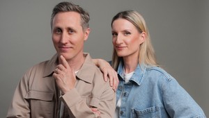 Šou Milujem Slovensko prichádza na obrazovky TV JOJ: Do čela hviezdnych tímov sa postavia kapitáni Adela Vinczeová a Matej „Sajfa“ Cifra