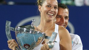 Hrbatý sa zasnúbil, miesto prsteňa daroval loptičku?