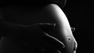 Žena potratila potom, čo ju dokopal jej partner