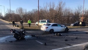 Tragická nehoda v Bratislave: Motorkár bol po zrážke s autom na mieste mŕtvy