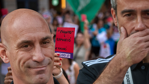 Definitívna bodka za prípadom: FIFA udelila Rubialesovi trojročný dištanc