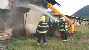 Ohnivé plamene pohltili ovčín. Na mieste uhoreli desiatky jahniat