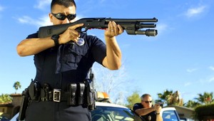 Streľba pred školou! Dvaja mŕtvi, jedna tínedžerka zranená