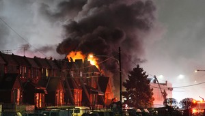 Havária lietadla so 6 ľuďmi na palube: Výbuch spôsobil požiar niekoľkých domov