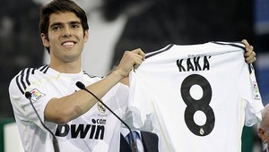 Kaka si vybral dres číslo 8, na Santiago Bernabeu ho vítalo 50.000 ľudí