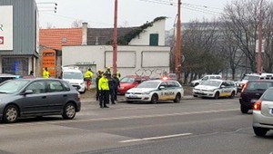 Na Šancovej ulici našli neznámy predmet. Situáciu preveroval pyrotechnik