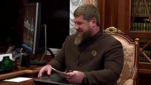 571. deň na Ukrajine: "Putinov pešiak" Kadyrov zverejnil videá o jeho zdravotnom stave