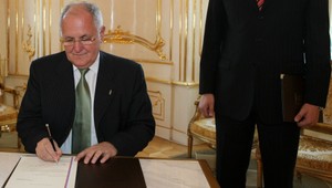 Odvolávam, čo som odvolal! Čaplovič napokon školu povolil