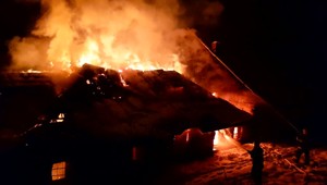 Rodine zhorela strecha nad hlavou