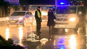 Opitý muž kľučkoval pomedzi autá, v nemocnici bojuje o život