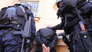 Jojkárske KRIMINOVINY pomohli dolapiť skinheda