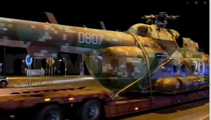 VIDEO: Štábu TV JOJ sa podarilo nakrútiť prevoz vrtuľníkov Mi17