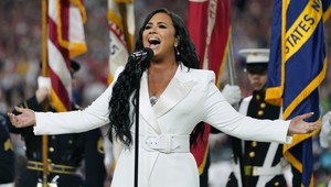 Demi Lovato spievala americkú hymnu, TIETO hviezdy sa počas nej nepostavili