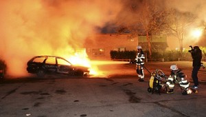 Slová Donalda Trumpa sa naplnili. Vo Švédsku vypukli nepokoje