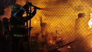 FOTO: Chatka zhorela do tla. Hasiči našli v jej troskách mŕtve telo