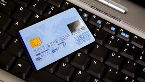 Študent okrádal ľudí cez internet, polícia ho stíha pre podvod