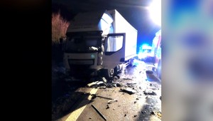 Pri zrážke auta s nákladiakom prišla o život 45-ročná žena