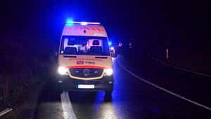 Pri tragickej nehode zachytilo auto chodca. Zraneniam na mieste podľahol