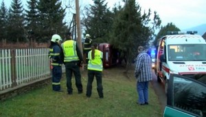 Opitá vodička (50) sa prevrátila medzi stromy, nafúkala dve promile