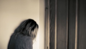 Profesionálny vojak čelí obvineniu z týrania a sexuálneho zneužívania dcéry