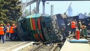 Vo Francúzsku sa vykoľajil vlak s 385 cestujúcimi