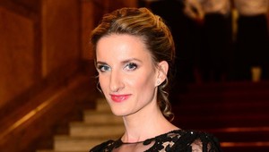 Adela v exotike. Dovolenka má následky!