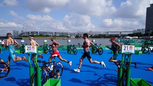 Nezvládnutý triatlonový štart zapríčinil prechádzajúci čln