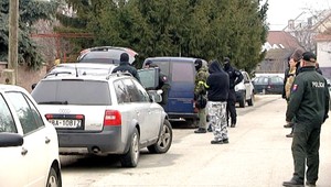 Policajti klepli po prstoch dílerom, zhabali marihuanu aj pervitín