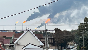 Mimoriadna odstávka v Slovnafte. Ľudí vydesil dym a hluk
