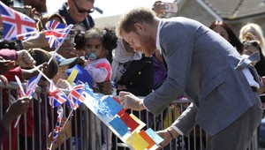 Princ Harry si začal plniť kráľovské povinnosti. Celé noci nespím, priznal