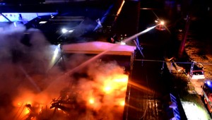 Požiar haly na výrobu nábytku uhasili. Škody sú miliónové