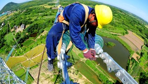 Prepojenie škôl s praxou chcú koordinovať zamestnávtelia