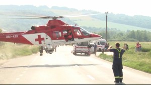 Nešťastný návrat z výletu. Školáka (13) zrazilo auto pred očami mamy
