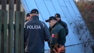 Mužovi, ktorý mal pod vplyvom alkoholu bodnúť nožom 80-ročného starčeka, hrozí väzenie