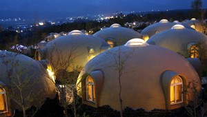 Japonci vymysleli revolučné domy. Nezhoria a nezrútia sa po zemetrasení