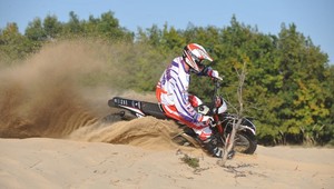 Huste.tv sa púšťa do motokrosu