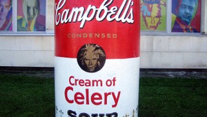 Nič si nevážime! Vandali zničili Warholove umenie