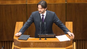 Skryté kamery u policajtov sú zákonné, tvrdí Kaliňák