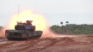 Na Ukrajinu dorazila prvá várka tankov z Austrálie