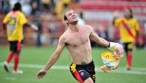 Nádhera! Z obrancov urobil soľné stĺpy a brankár letel do prázdna!