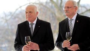 Diplomati bez koňaku. Amerika im chce zakázať alkohol