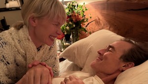 Zverejnili foto, ako ho držia za ruku až do konca. Slávny herec naposledy vydýchol v hospici