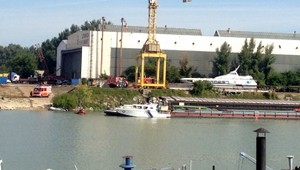 Hasiči zachraňovali loď na Dunaji, zabránili vytekaniu nafty